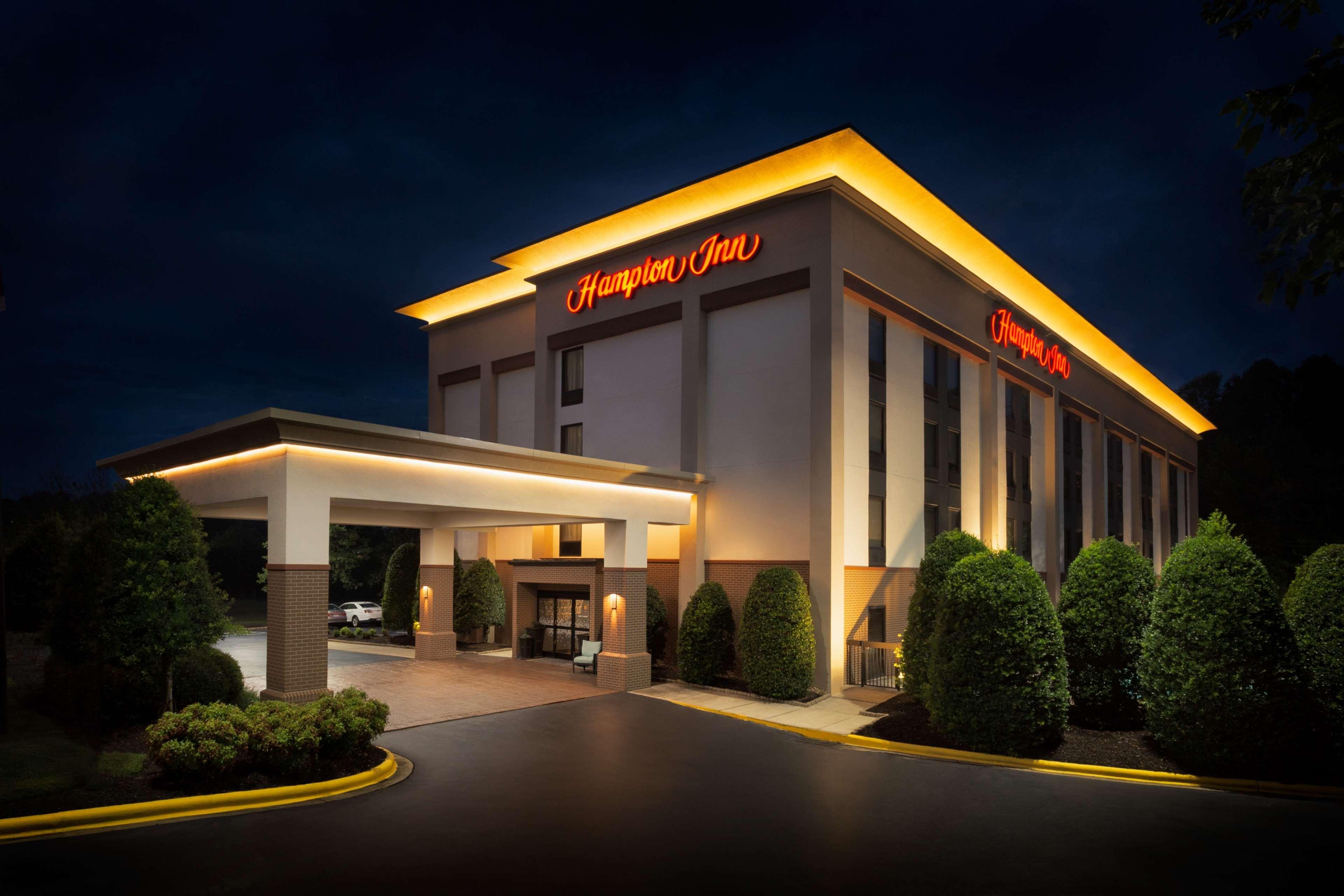 Hampton Inn Моргантон Экстерьер фото