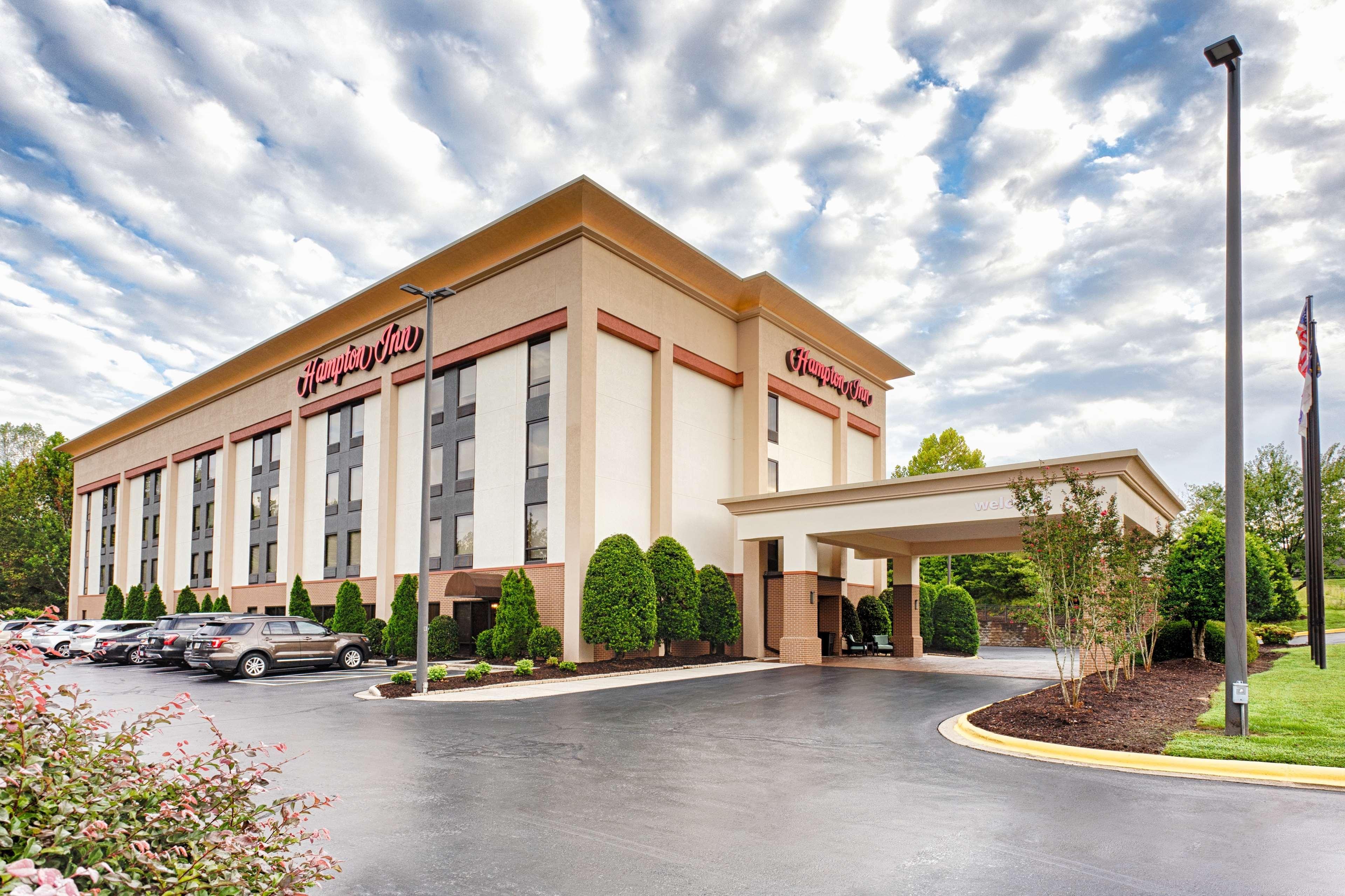 Hampton Inn Моргантон Экстерьер фото