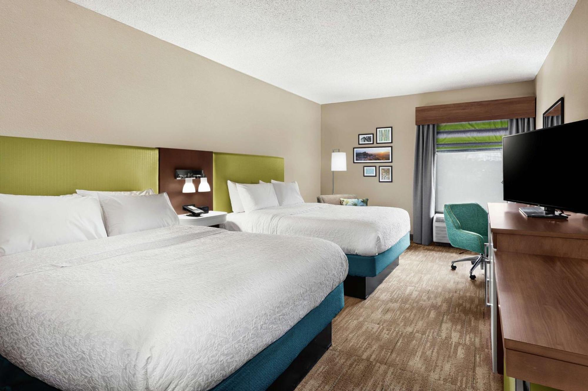 Hampton Inn Моргантон Экстерьер фото
