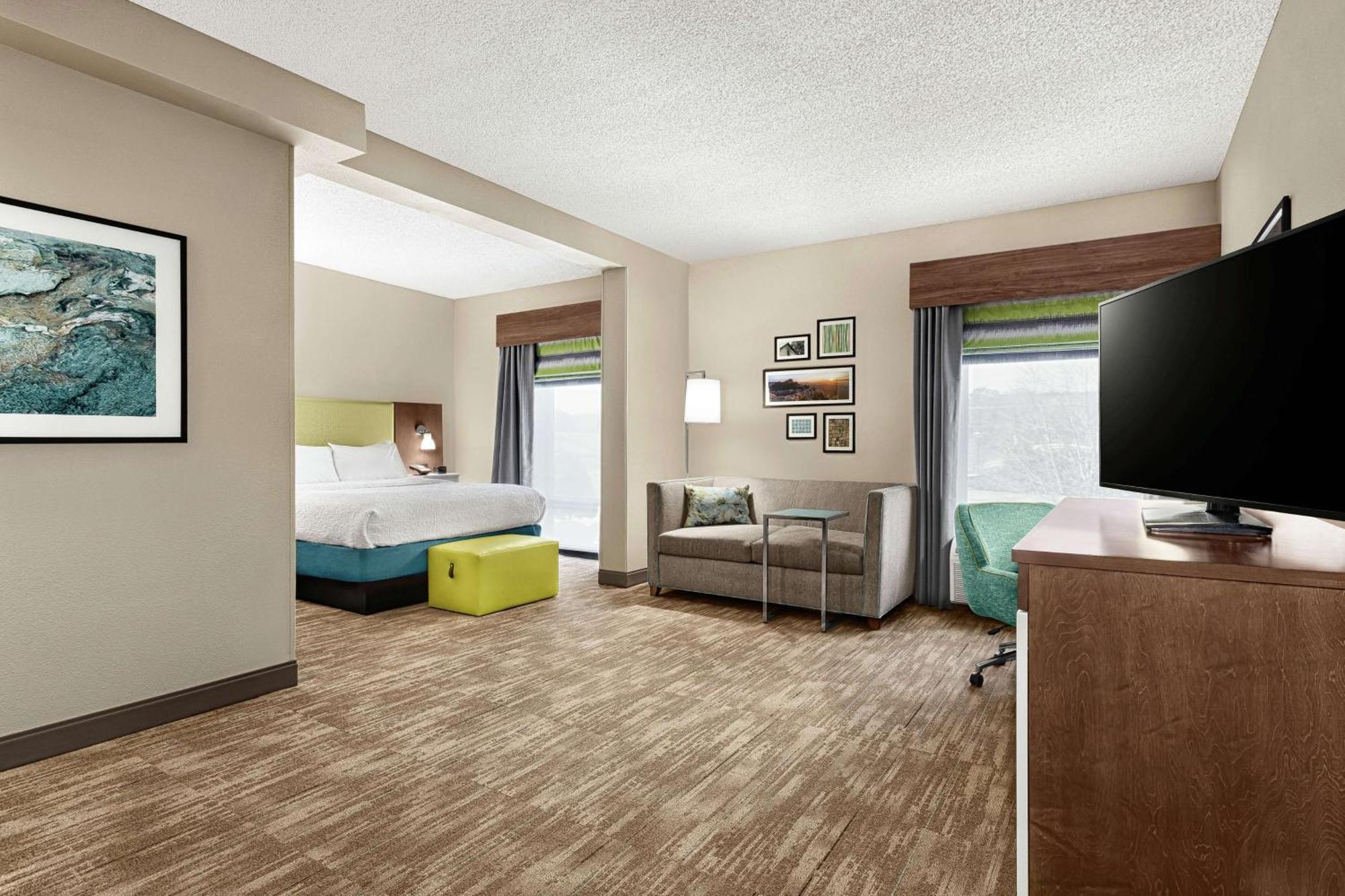 Hampton Inn Моргантон Экстерьер фото