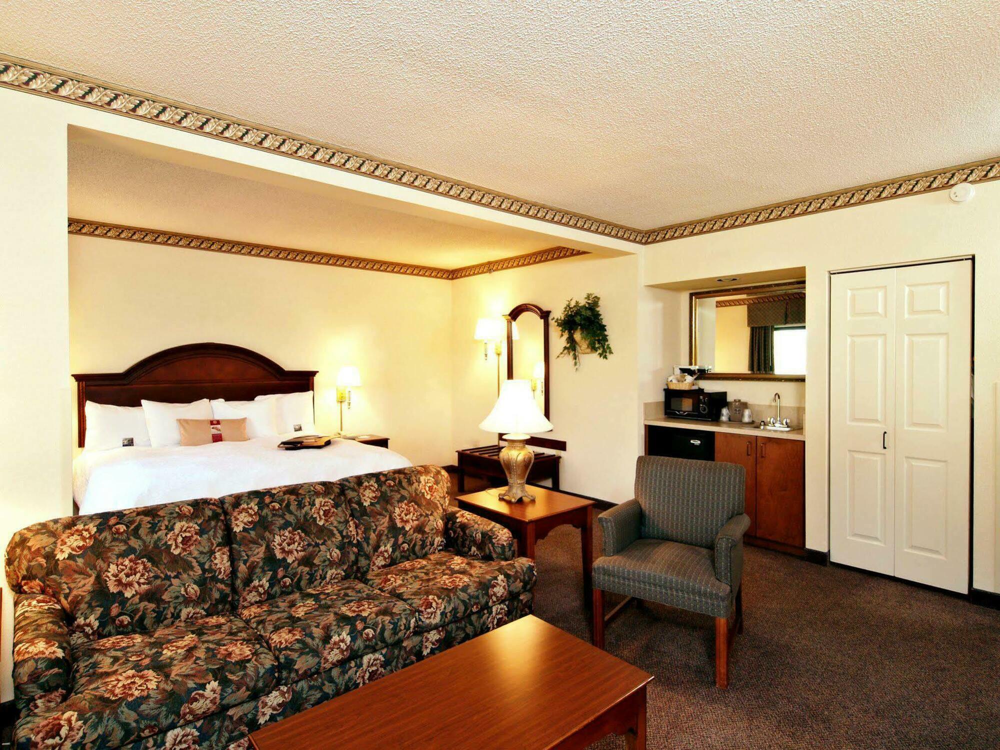 Hampton Inn Моргантон Номер фото